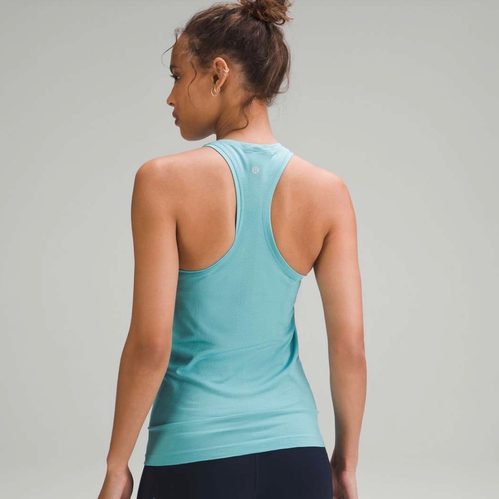 Lululemon Swiftly Tech Racerback 2.0 in Tidal Teal, size 6